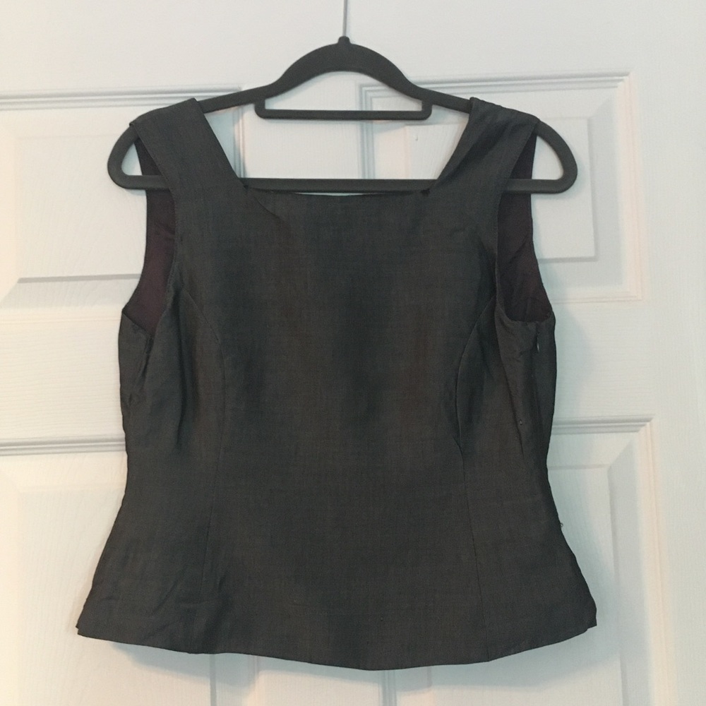 Harold’s Gray Sleeveless Top